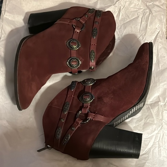REBA Zabrina burgundy suede back zipper cabochon detailing booties boots Sz 9 - Picture 4 of 9